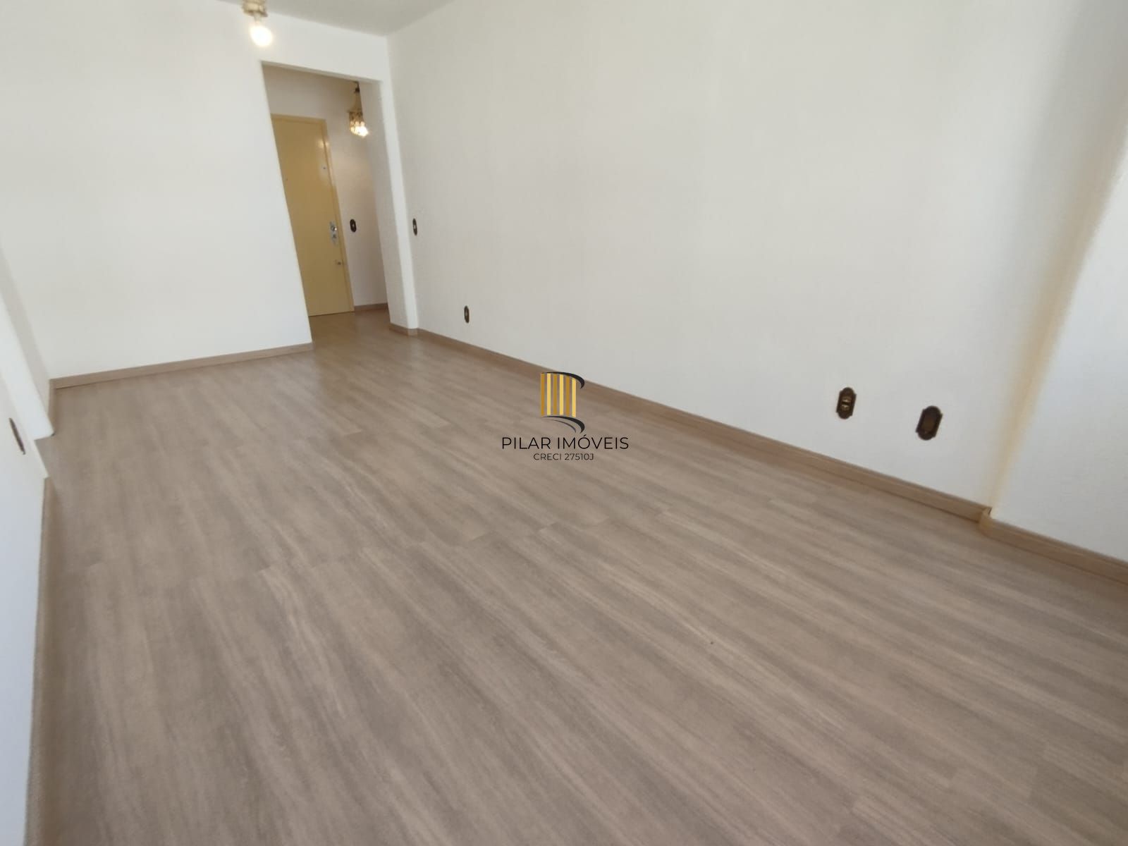 Apartamento 2 dormitórios, closet, 2 banheiros, dep. empregada vista, para o Gua