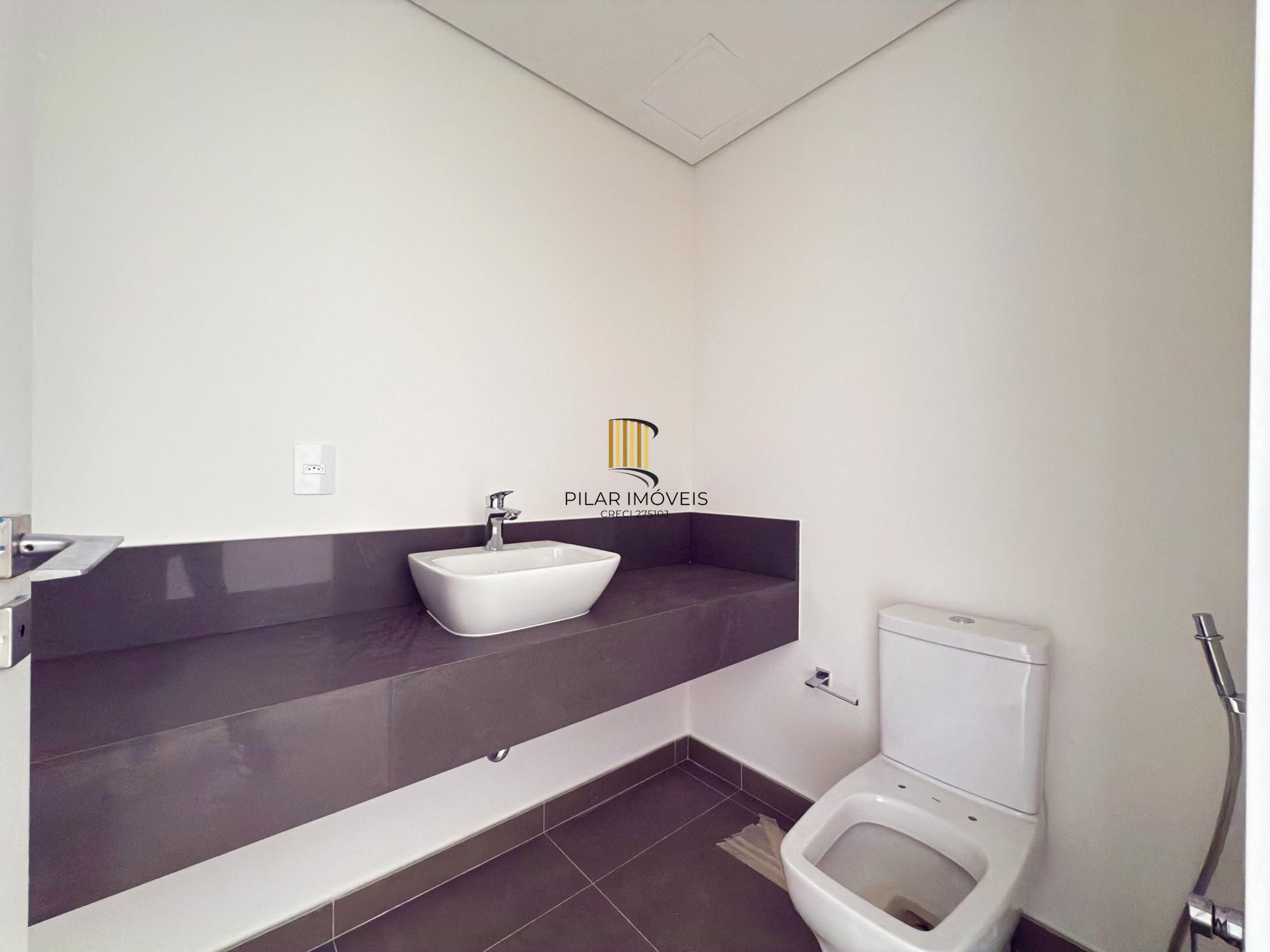 Belíssimo apartamento com 230,6m2, 3 suítes e 4 vagas de garagem. Projeto diferenciado e vista deslumbrante para o pôr do sol do Guaíba.