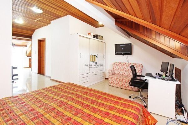 Casa em Porto Alegre, no bairro Espírito Santo, com 3 dormitório(s), à venda.