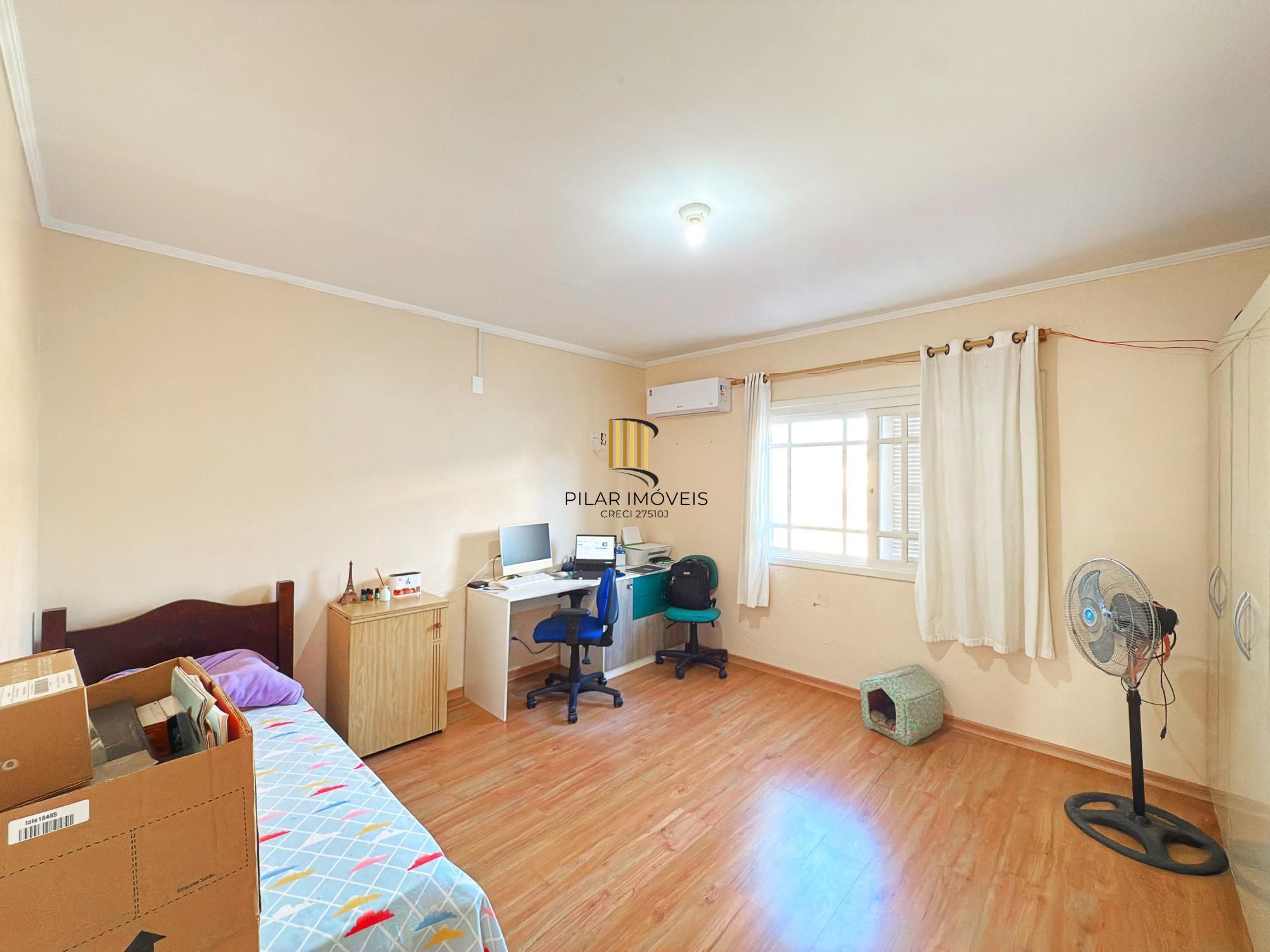 Residência com 4 Dormitório(s) Bairro Vila Nova
