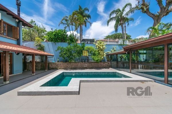 Residência com 4 dormitórios á venda no Bairro Jardim Izabel.