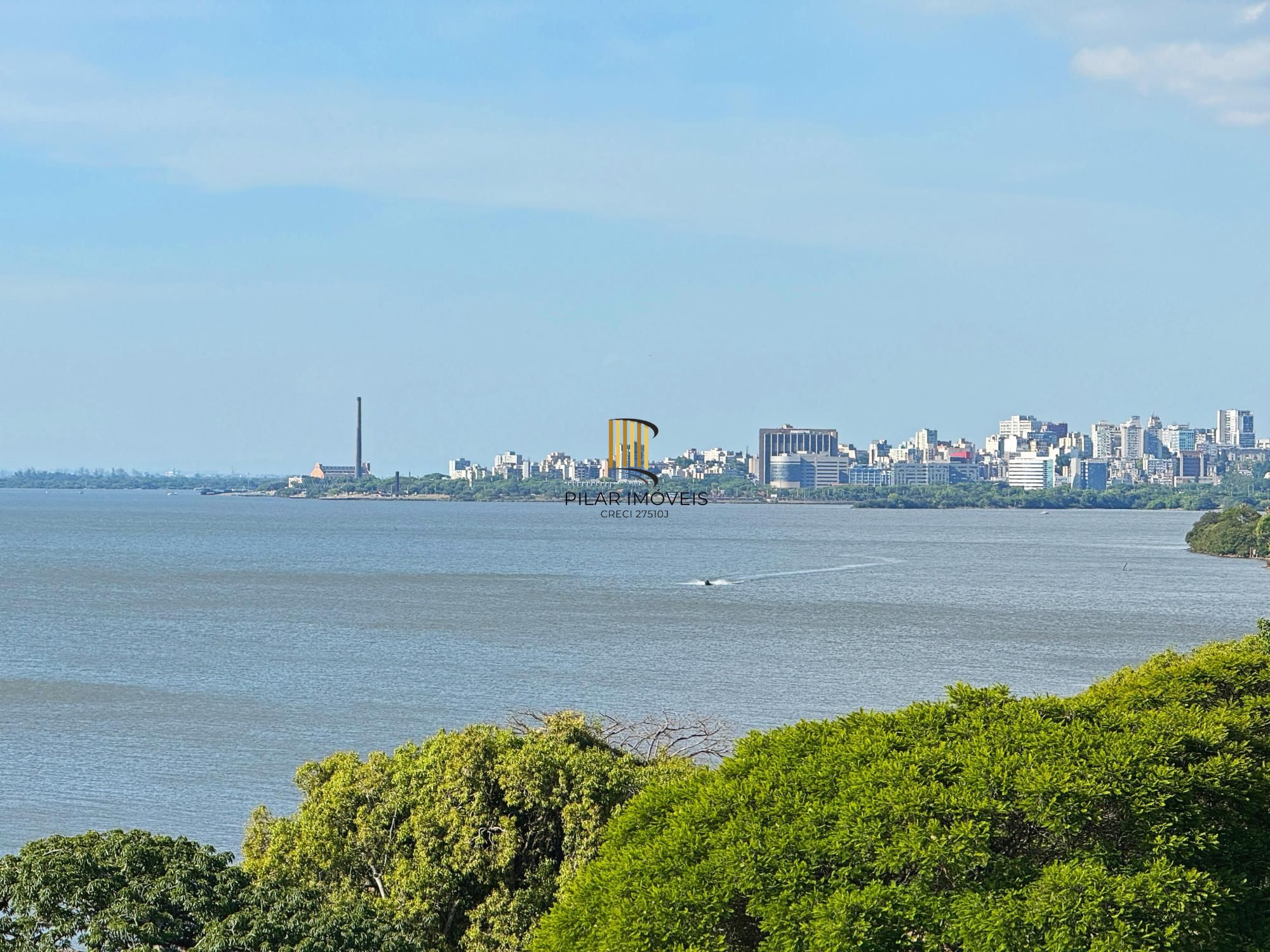 Belíssimo apartamento com 230,6m2, 3 suítes e 4 vagas de garagem. Projeto diferenciado e vista deslumbrante para o pôr do sol do Guaíba.