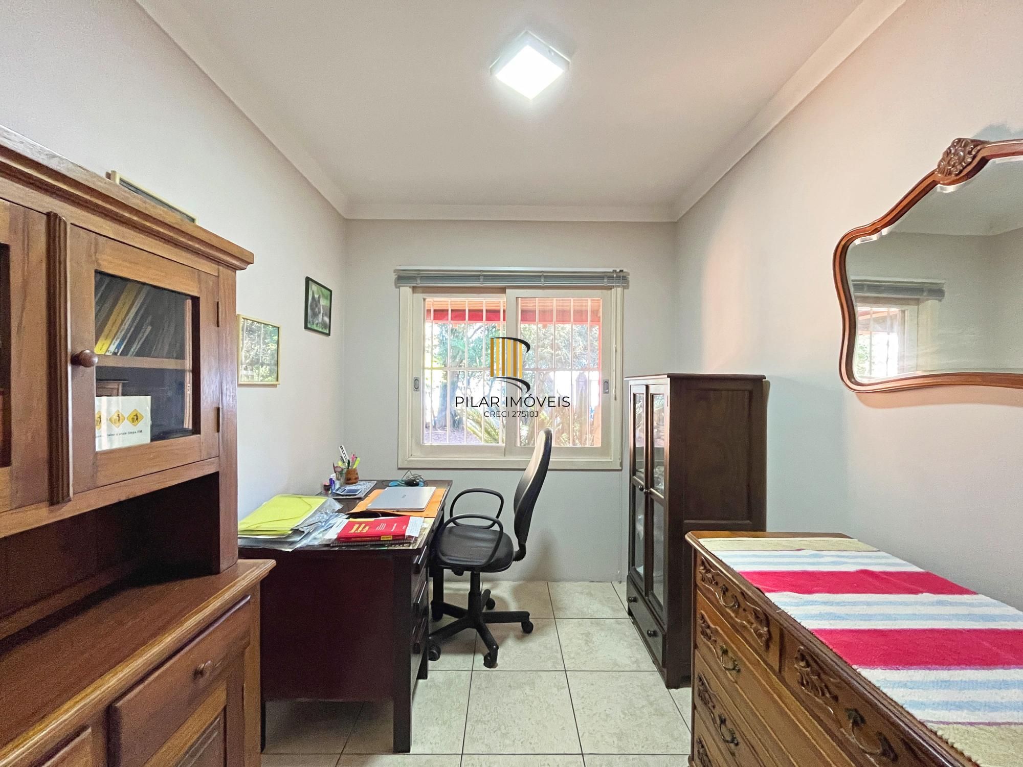 Casa 4 dormitórios no bairro Ipanema