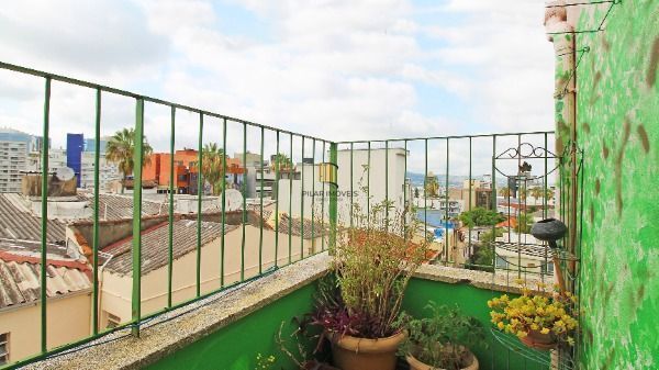 Cobertura em Porto Alegre, no bairro Petrópolis, com 3 dormitório(s), e 3 banhei