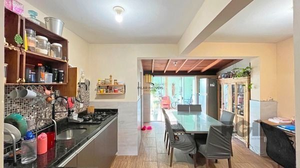 Casa em Porto Alegre, no bairro Cavalhada, com 2 dormitório(s), e 2 banheiros, à