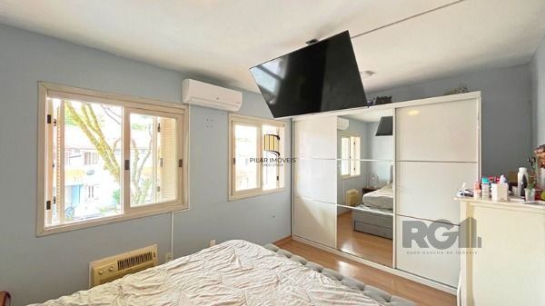 Casa em Porto Alegre, no bairro Cavalhada, com 2 dormitório(s), e 2 banheiros, à