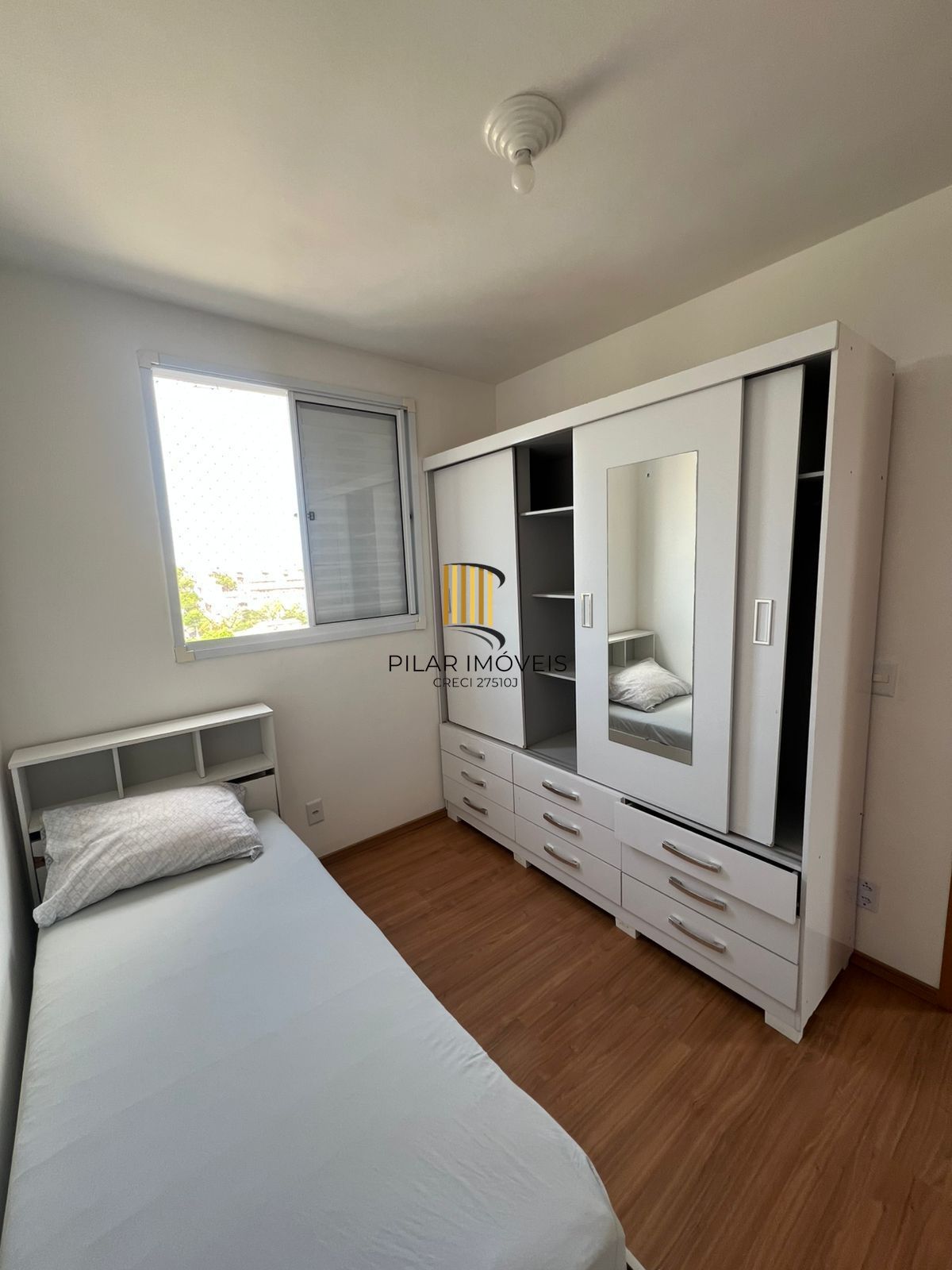 Apartamento com 2 dormitórios á venda no bairro Rubem Berta.