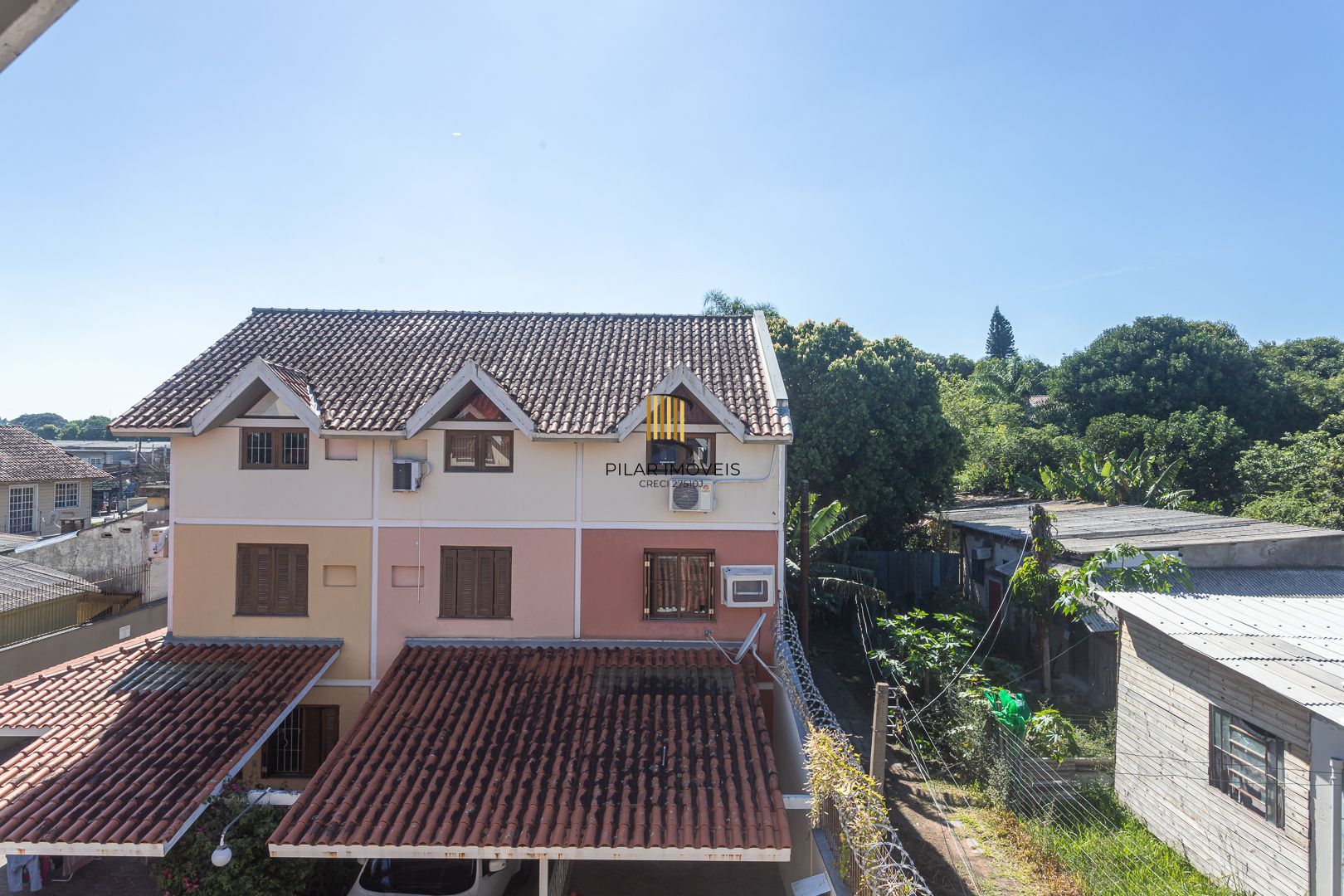 Casa em condomínio à venda com 97m², 2 dormitórios e 2 vagas, no bairro Tristeza em Porto Alegre.