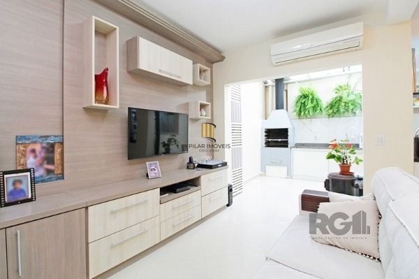 Casa Condomínio em Porto Alegre, no bairro Tristeza, com 3 dormitório(s), à vend