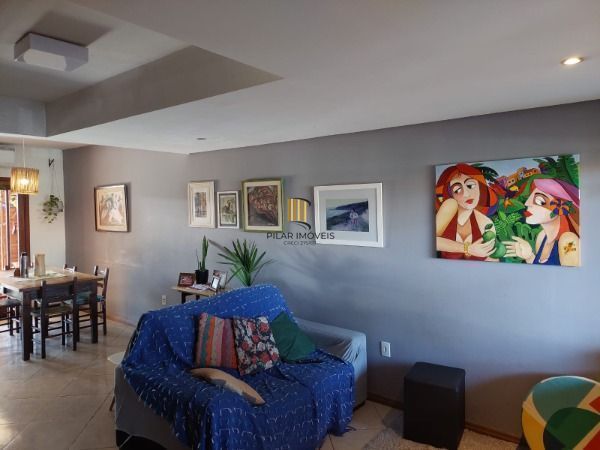 Sobrado em Porto Alegre, no bairro Espírito Santo, com 3 dormitório(s), e 3 banh