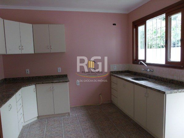Casa para Venda - 340m², 3 dormitórios, sendo 2 suites, 6 vagas - Jardim Isabel