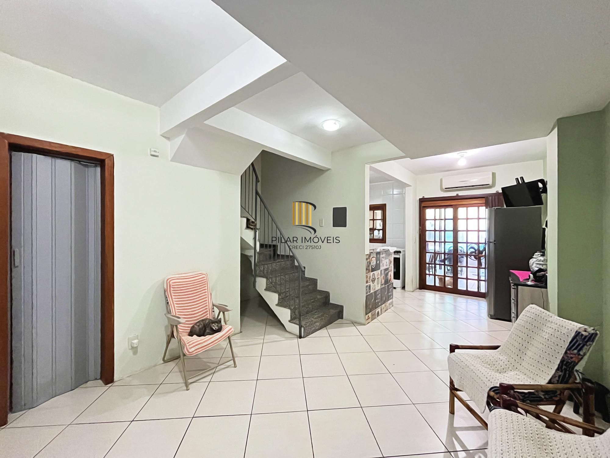 Residência com 4 dormitórios sendo 1 suites no Bairro Guarujá.