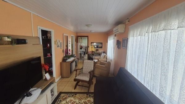 Casa para Venda - 220m², 4 dormitórios, 3 vagas - Restinga