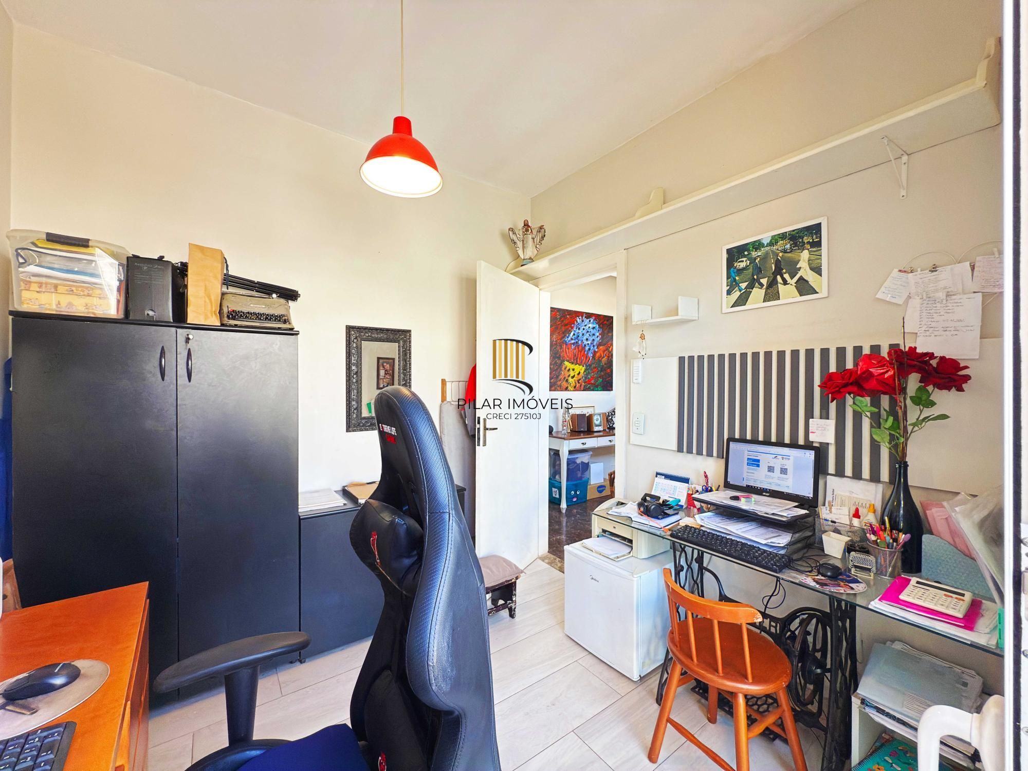 Triplex 4 dormitórios no bairro Pedra Redonda