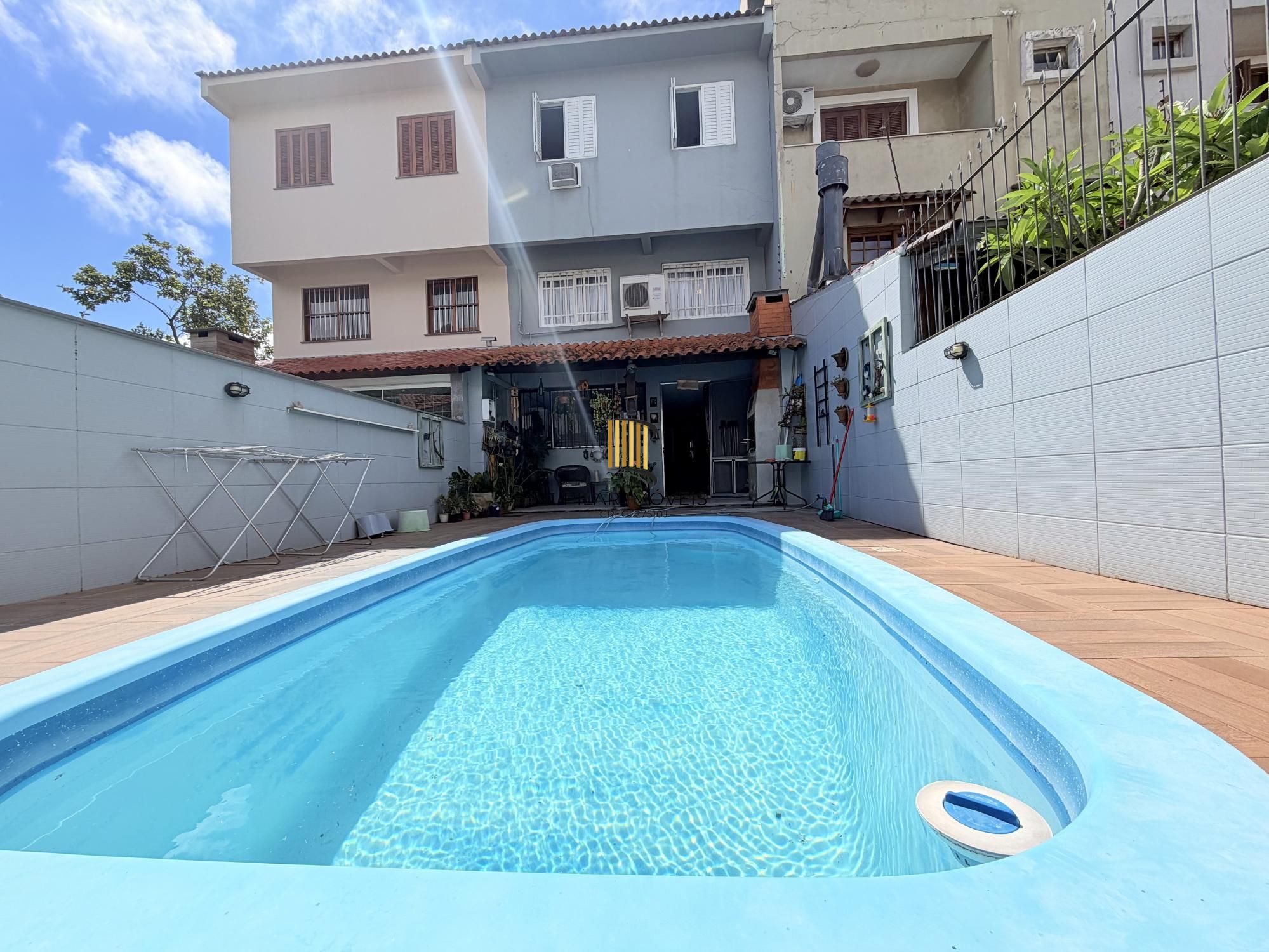 Casa 4 dormitórios no bairro Serraria