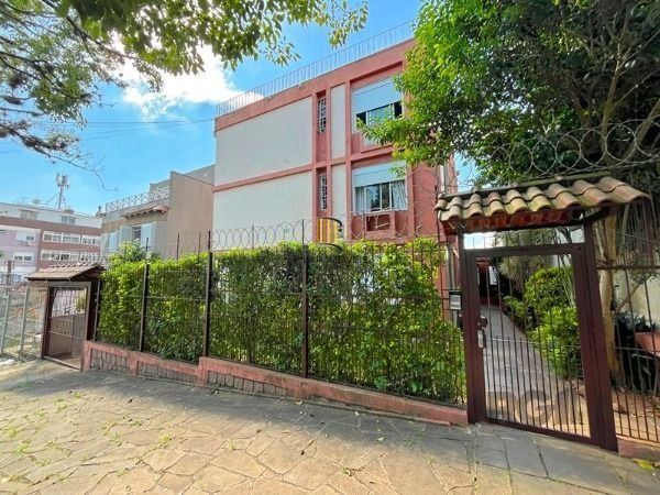 Apartamento em Porto Alegre, no bairro Medianeira, com 3 dormitório(s), e 3 banh