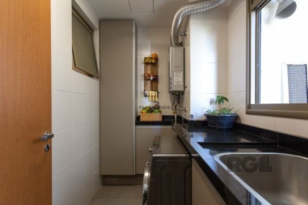 Apartamento em Porto Alegre, no bairro Cavalhada, com 3 dormitório(s), e 3 banhe