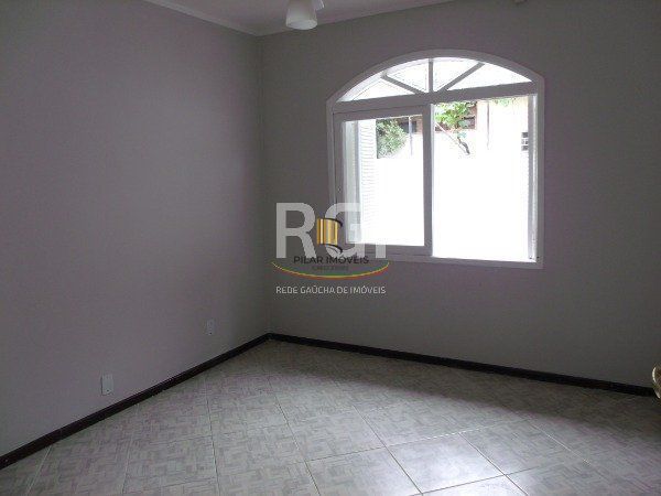 Casa para Venda - 340m², 3 dormitórios, sendo 2 suites, 6 vagas - Jardim Isabel