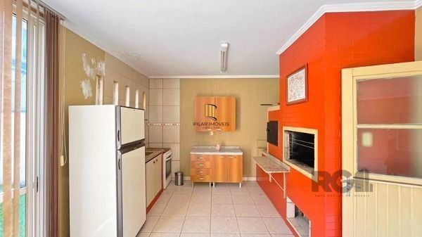 Casa em Porto Alegre, no bairro Nonoai, com 4 dormitório(s), à venda.