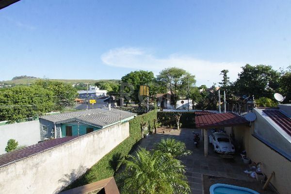 Casa para Venda - 300m², 2 dormitórios, sendo 1 suites, 8 vagas - Nonoai