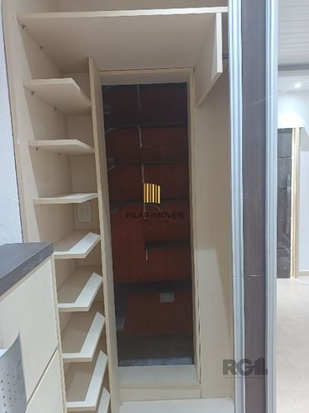 Casa em Porto Alegre, no bairro Restinga, com 4 dormitório(s), e 4 banheiros, à 