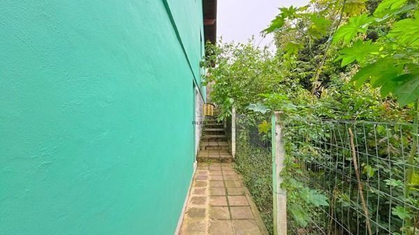 Casa em Porto Alegre, no bairro Vila Nova, com 2 dormitório(s), à venda.