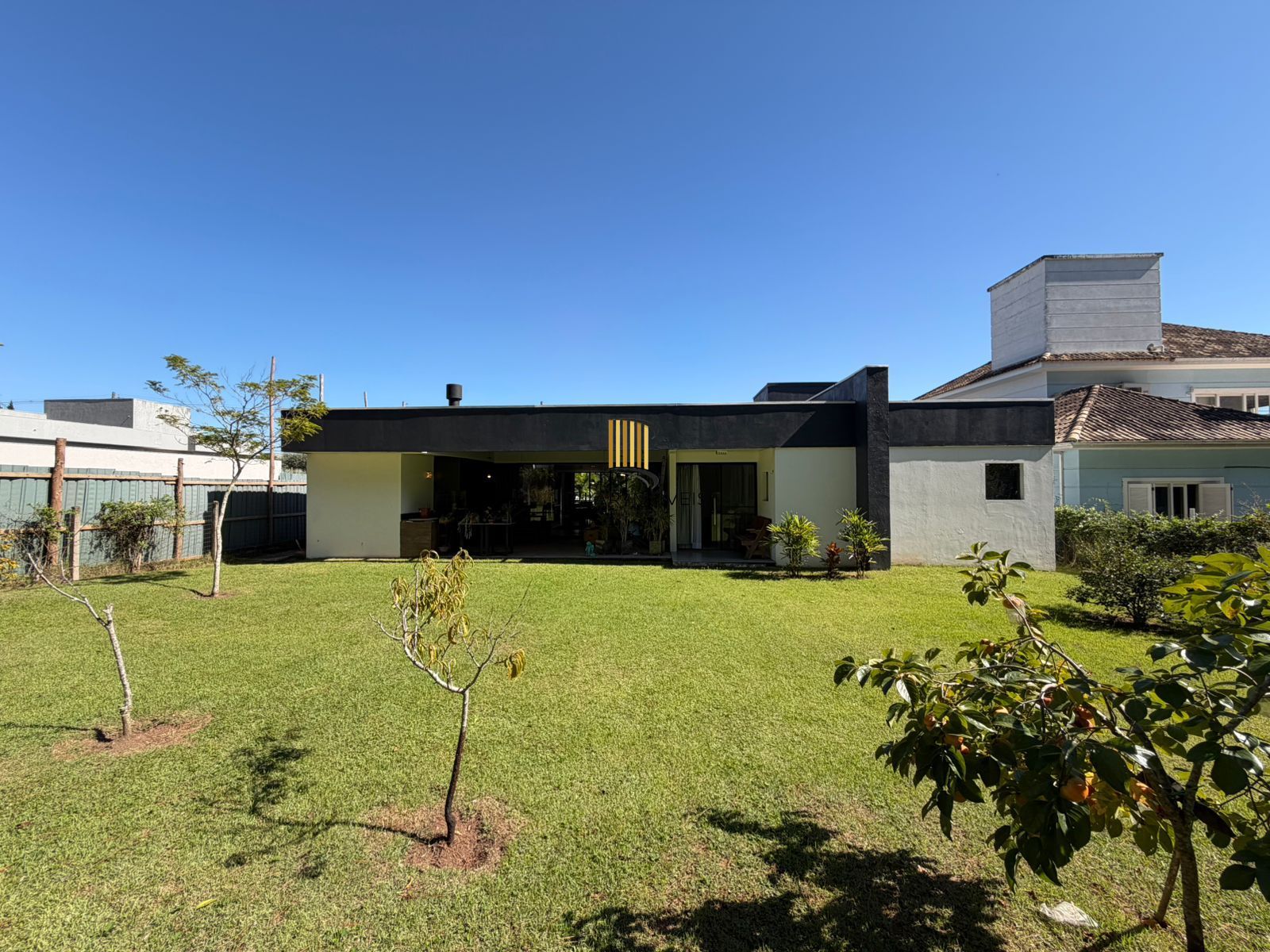 Linda Residência com 3 amplas suítes no Terra Ville.