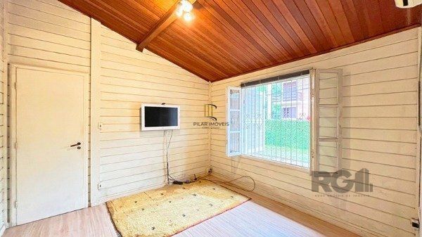 Casa em Porto Alegre, no bairro Ipanema, com 3 dormitório(s), e 3 banheiros