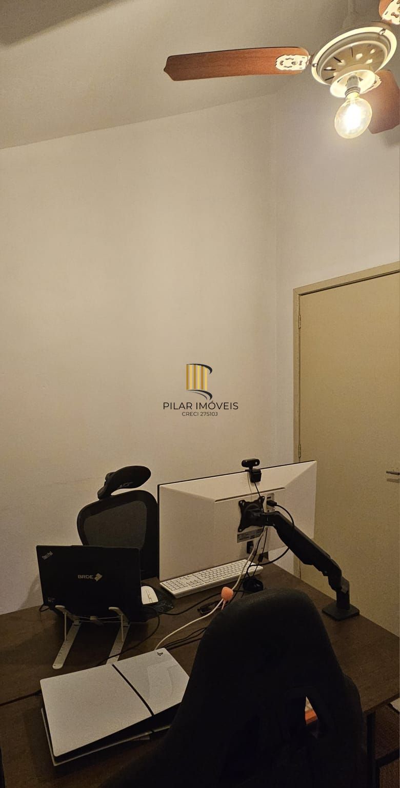 Ótima casa em condomínio, com 2 dormitórios.