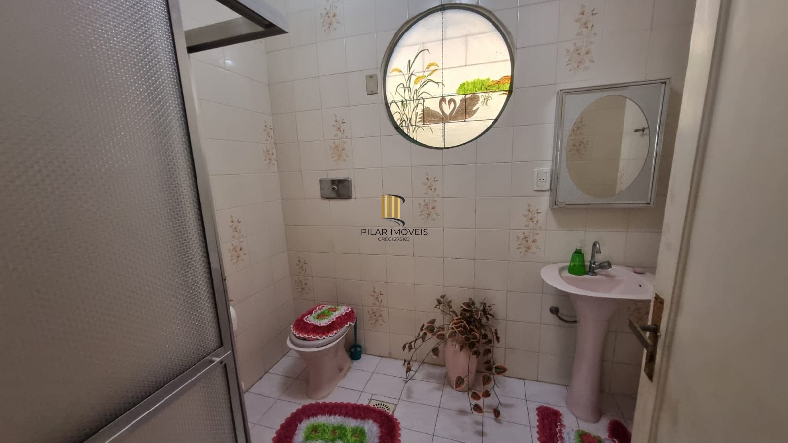 Linda residência com 3 dormitórios no Bairro Cavalhada.