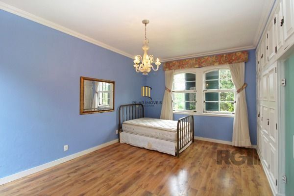 Casa em Porto Alegre, no bairro Pedra Redonda, com 7 dormitório(s), e 7 banheiro