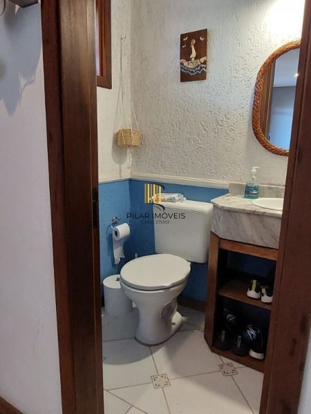 Sobrado em Porto Alegre, no bairro Espírito Santo, com 3 dormitório(s), e 3 banh