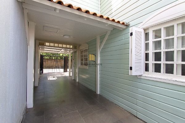 Sobrado para Venda - 208m², 3 dormitórios, sendo 1 suites, 4 vagas - Nonoai