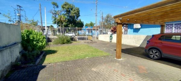 Casa em Porto Alegre, no bairro Camaquã, com 2 dormitório(s), e 2 banheiros, à v