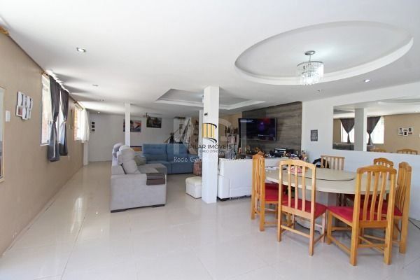 Casa para Venda - 220m², 4 dormitórios, sendo 2 suites, 5 vagas - Vila Nova