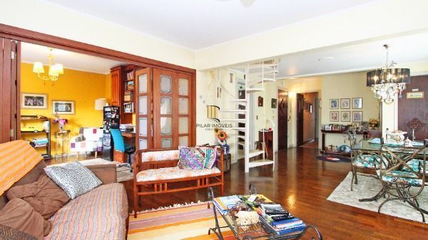 Cobertura em Porto Alegre, no bairro Petrópolis, com 3 dormitório(s), e 3 banhei