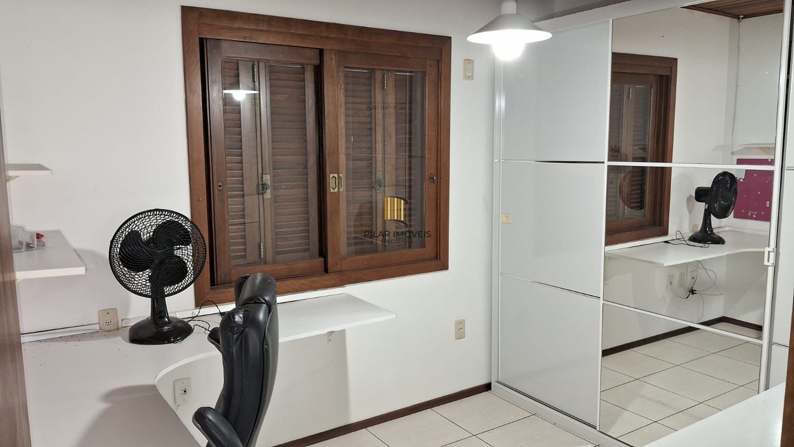 Excelente Residência com 3 dormitórios sendo 2 deles suítes de casal.