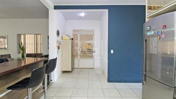 Casa bairro Medianeira, com 3 dormitórios, 2 banheiros, com piscina para venda.