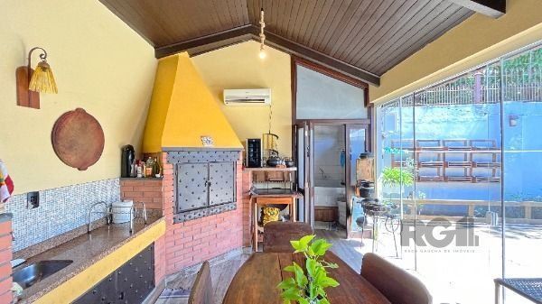 Casa 4 dormitórios à venda Camaquã Porto Alegre/RS