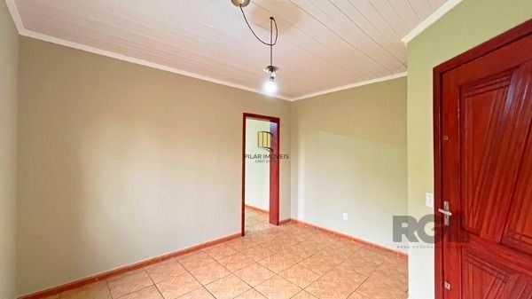 Casa em Porto Alegre, no bairro Vila Nova, com 2 dormitório(s), à venda.