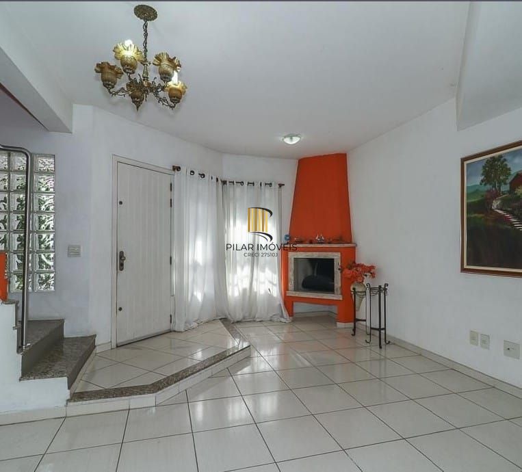 Maravilhosa Residência em condomínio com 4 dormitórios sendo 1 suíte.