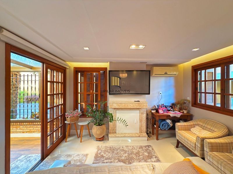 Casa Condominio com 3 dormitórios, sendo 1 suites, 2 vagas - Pedra Redonda