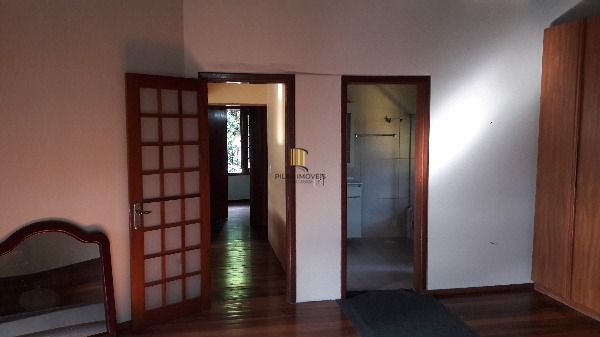 Casa em Porto Alegre, no bairro Aberta dos Morros, com 4 dormitório(s), e 4 banh