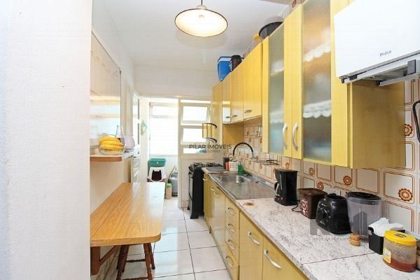 Apartamento em Porto Alegre, no bairro Cristal, com 2 dormitório(s), e 2 banheir