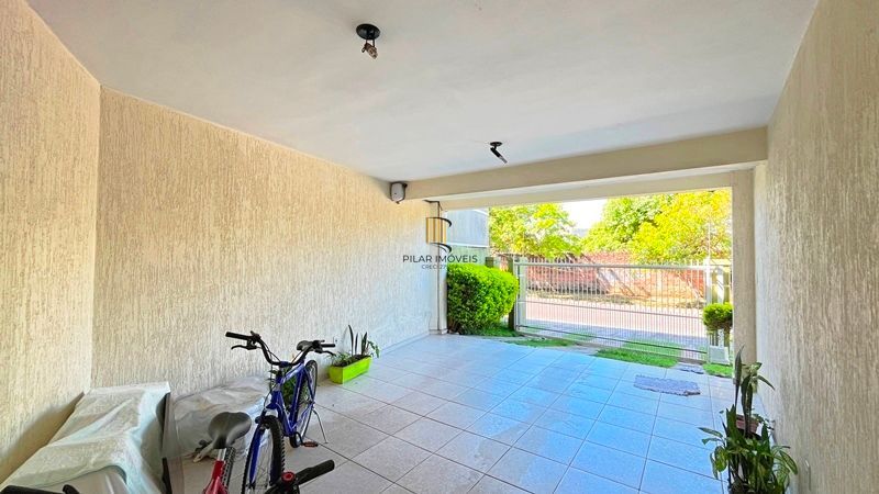 Sobrado 4 dormitórios à venda Camaquã Porto Alegre/RS