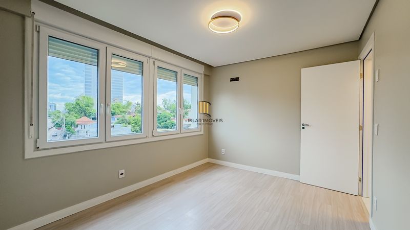 Cobertura 3 dormitórios à venda Três Figueiras Porto Alegre/RS