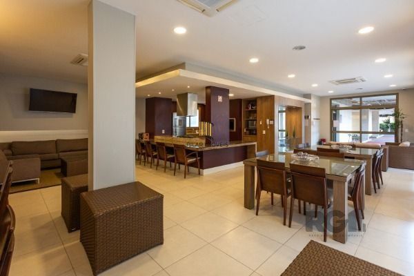 Apartamento em Porto Alegre, no bairro Cavalhada, com 3 dormitório(s), e 3 banhe