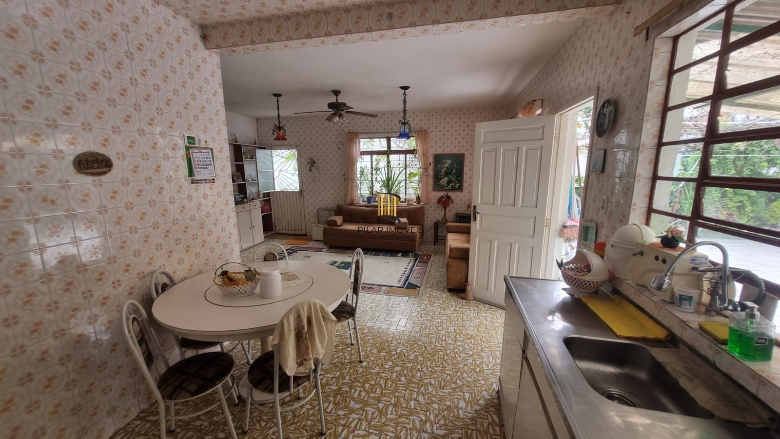 Linda residência com 3 dormitórios no Bairro Cavalhada.