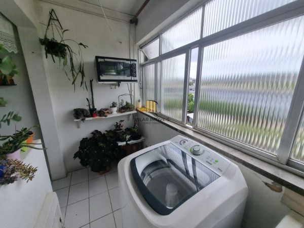 Apartamento em Porto Alegre, no bairro Cristal, com 2 dormitório(s), e 2 banheir