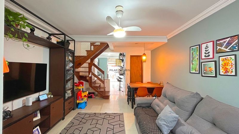 Casa 2 dormitórios à venda Guarujá Porto Alegre/RS